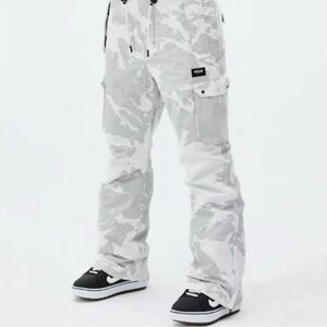 NEVER WORN Women’s Gray Camo Pants